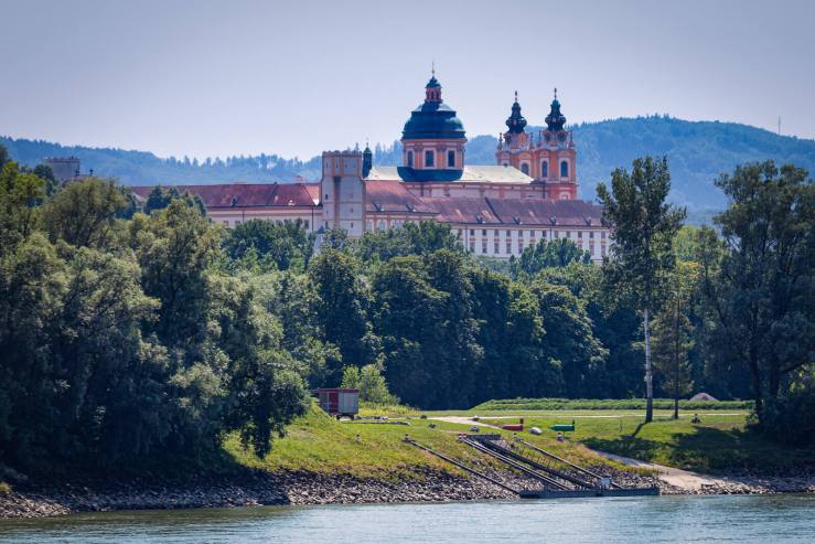 Abbaye de Melk depuis le Danube
